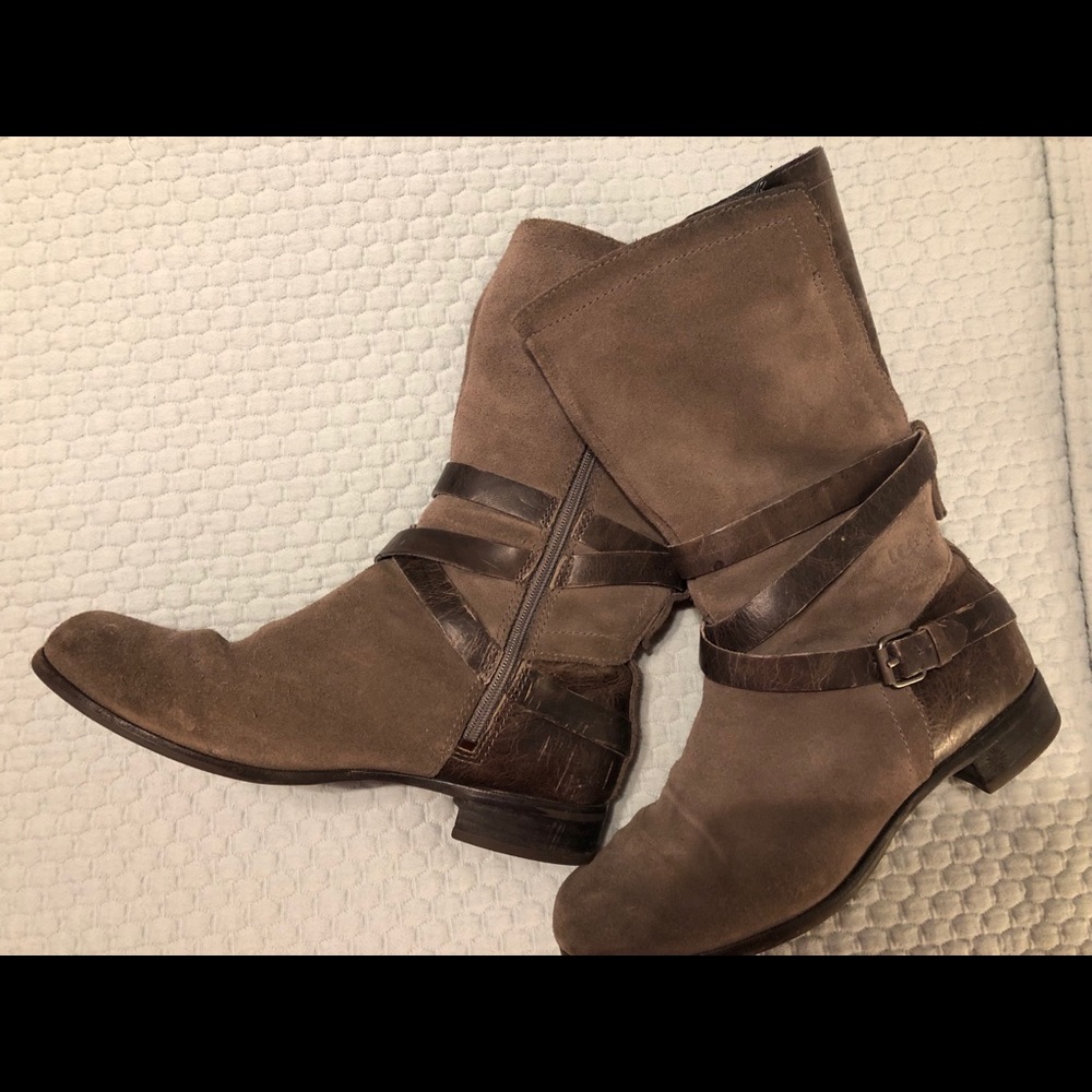 Size 6 Leather Ugg Boots